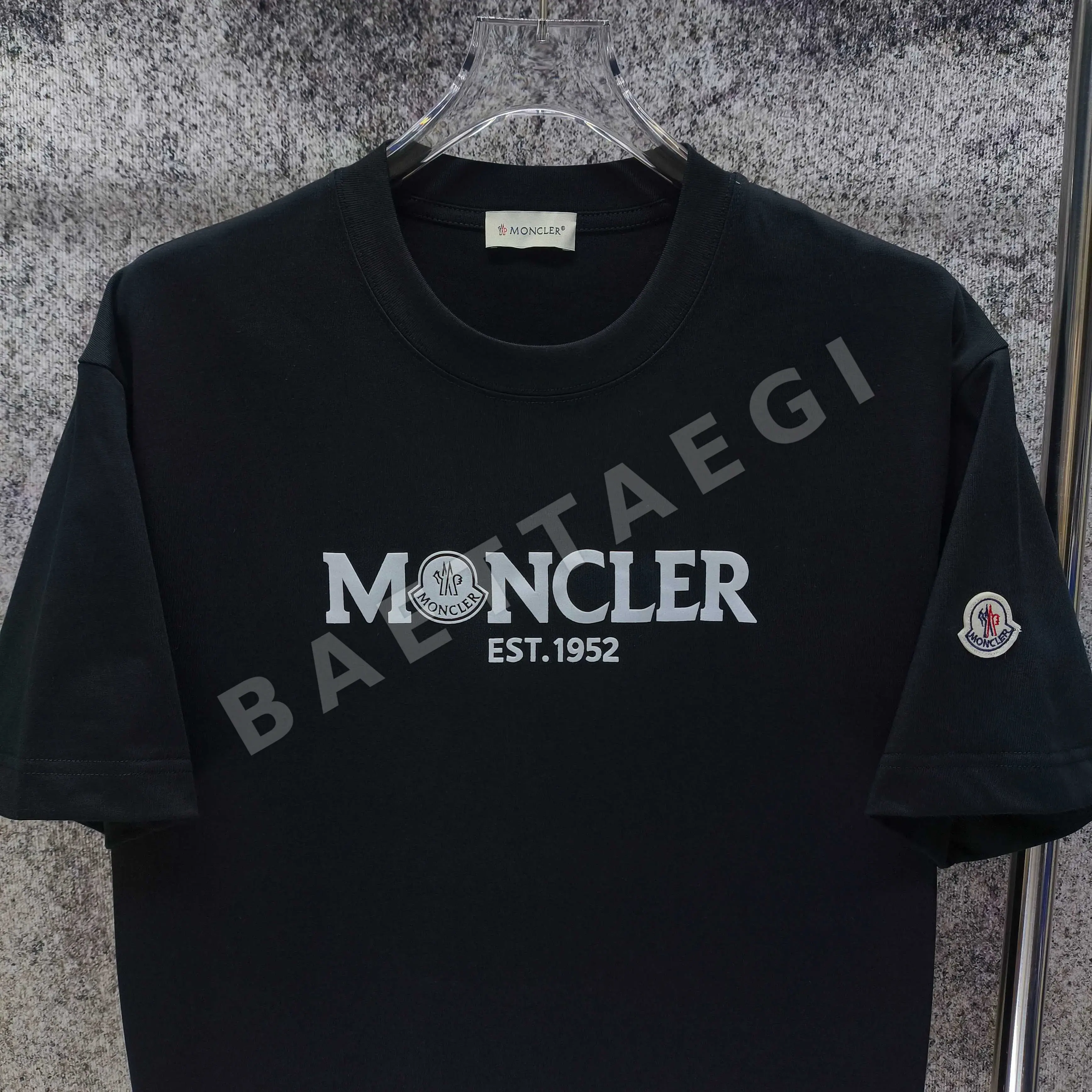 몽클레르 플로키 가공 레터 프린트 반팔 티셔츠 상세 이미지 3