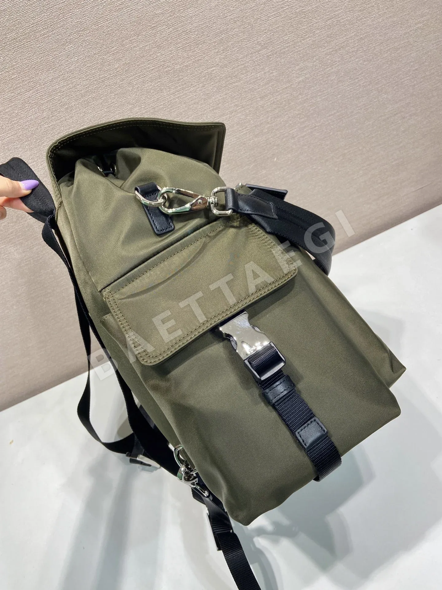 프라다 Explore 멀티포켓 백팩 2VZ118 상세 이미지 4