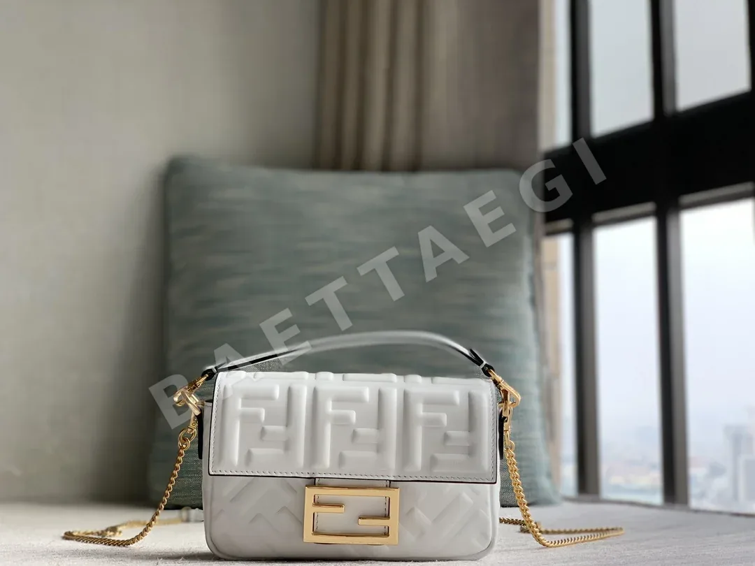 펜디 FF 패턴 램스킨 미니 바게트 백 167133