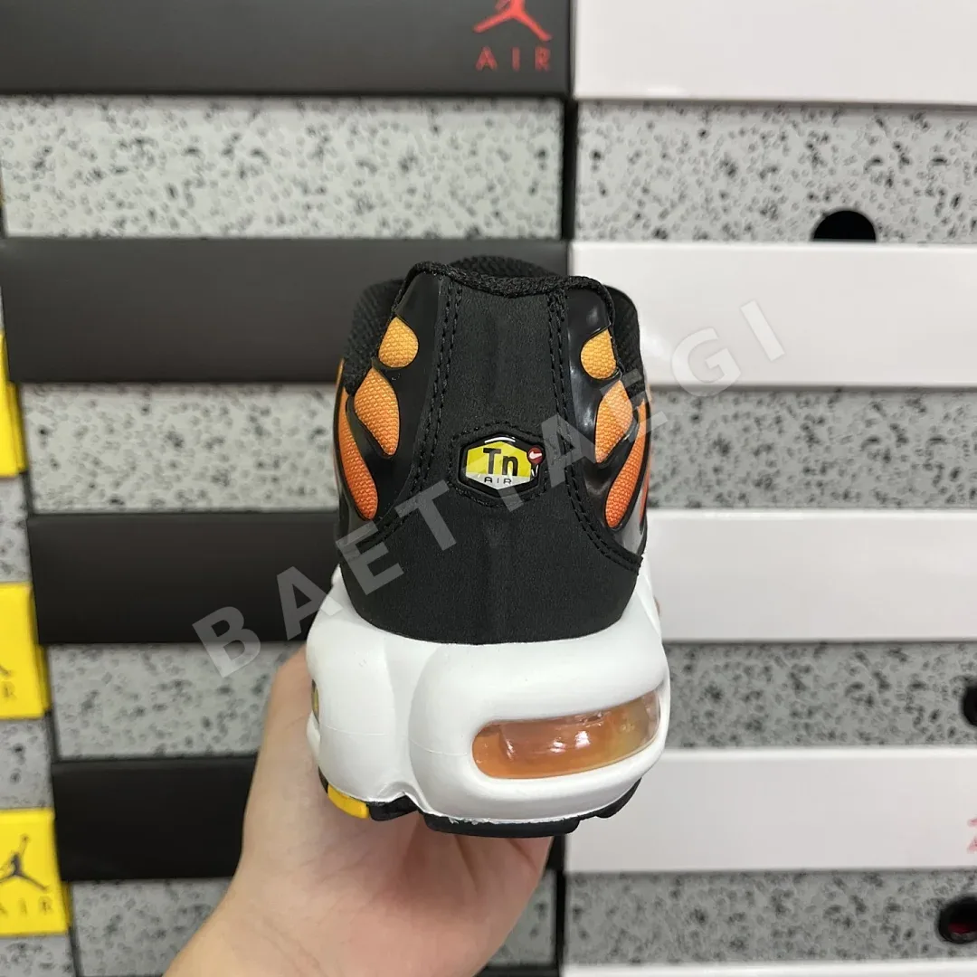 나이키 [DF] 에어 맥스 플러스 블랙 오렌지 옐로우 HF0552-001 201072 Nike Air Max Plus Sunset 상세 이미지 4