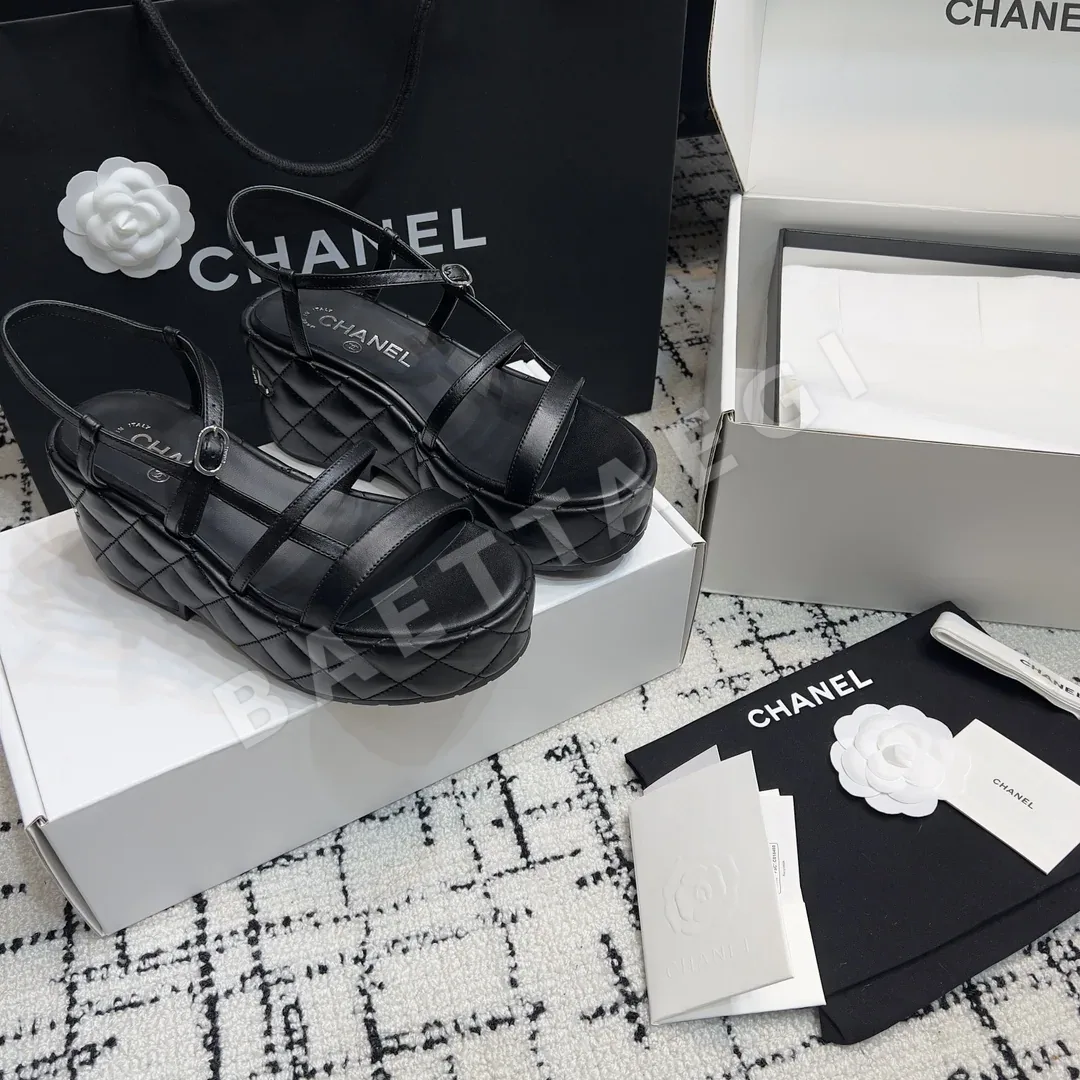 샤넬 다이아몬드 패턴 스트랩 플랫폼 샌들 94796