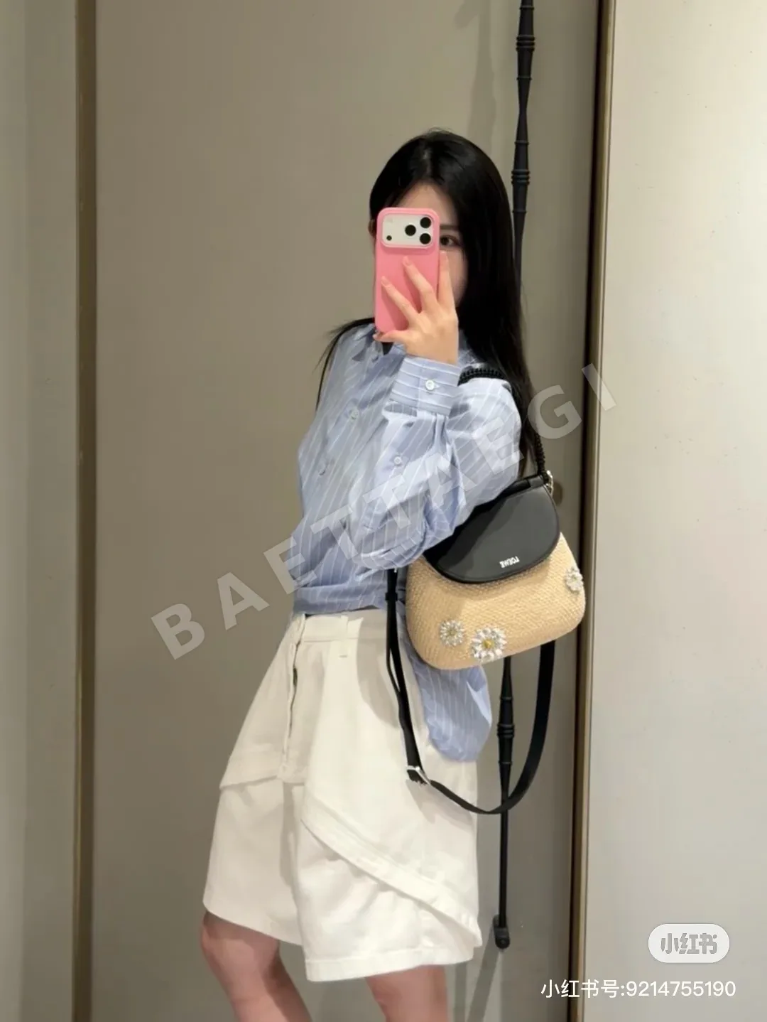 로에베 비대칭 심 화이트 반바지 상세 이미지 4