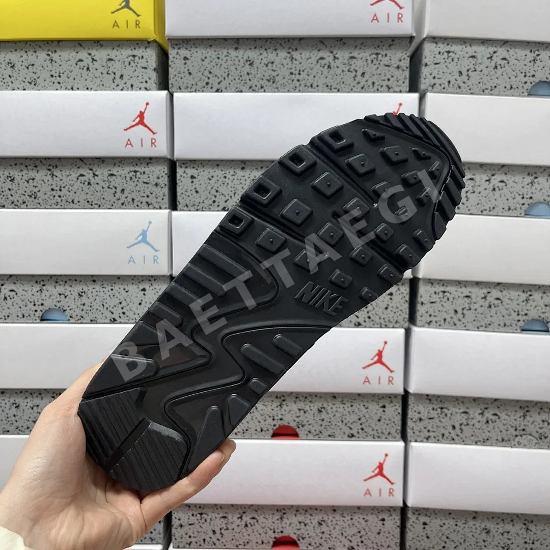 나이키 [MAX] 에어 맥스 90 프리미엄 HV4517-002 201149 Nike Air Max 90 Premium Black 상세 이미지 2
