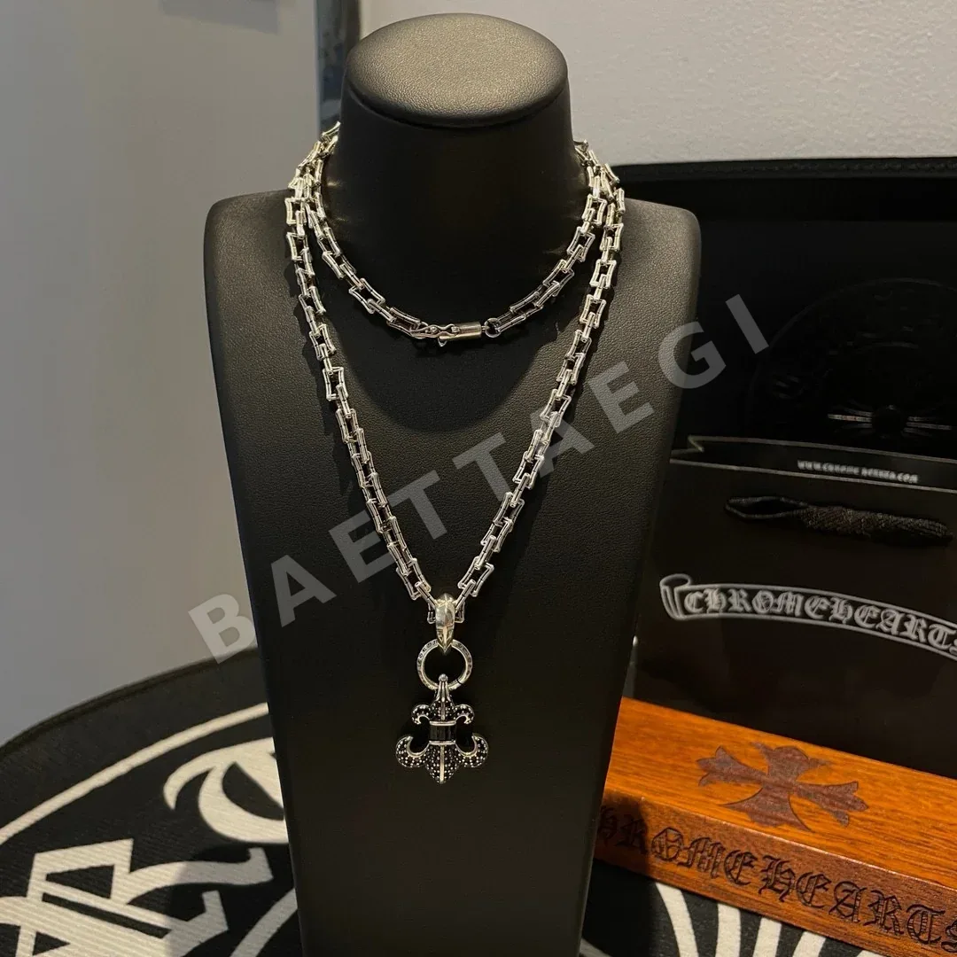 크롬하츠 블랙 다이아몬드 스카우트 플라워 목걸이 상세 이미지 2