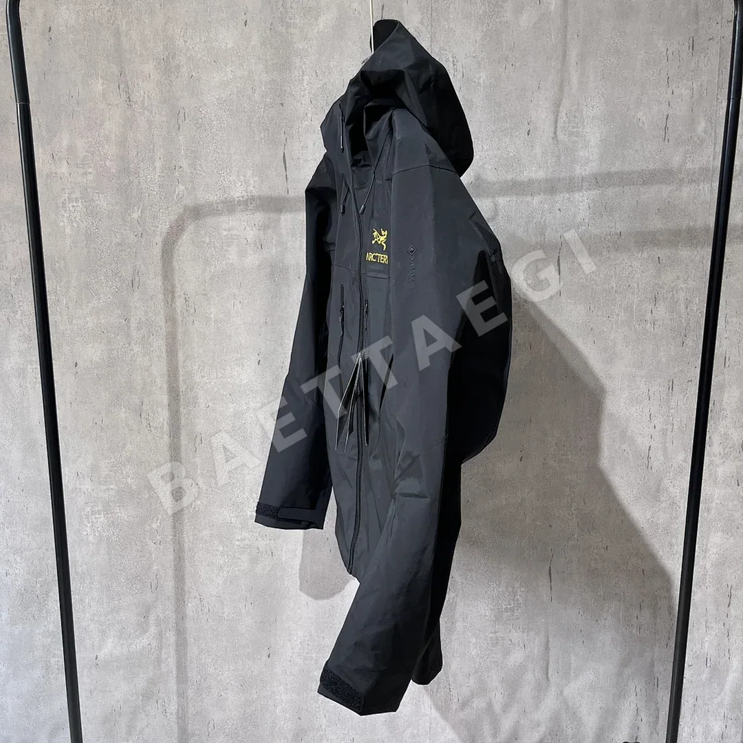 아크테릭스 [TZ] 알파 SV 자켓 6세대 블랙 골드 200130 Arc'teryx Alpha SV Jacket 6 24K Black 상세 이미지 16