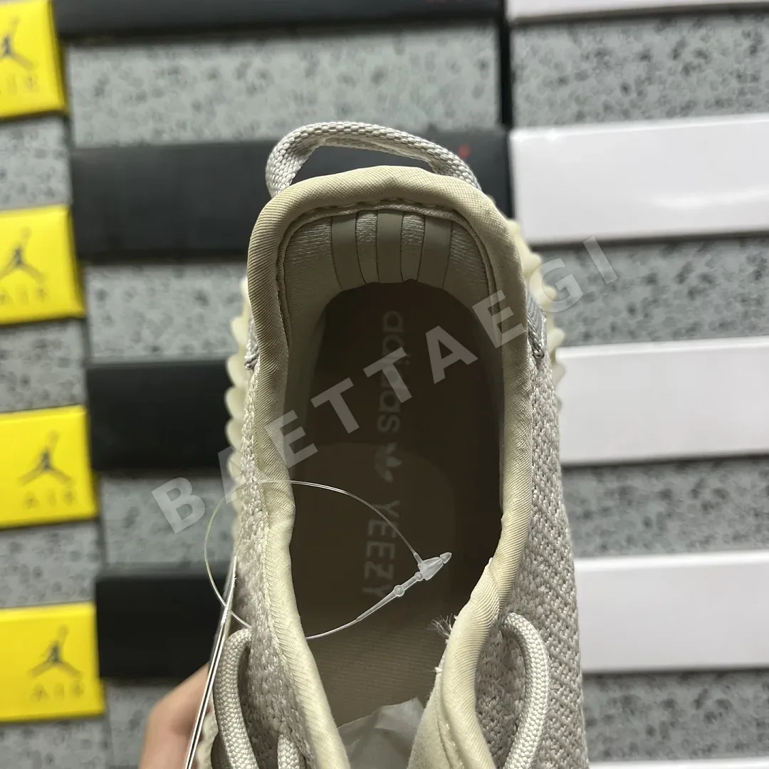 아디다스 [R] 이지 부스트 350 V2 F99710 200754 Adidas Yeezy Boost 350 V2 상세 이미지 4