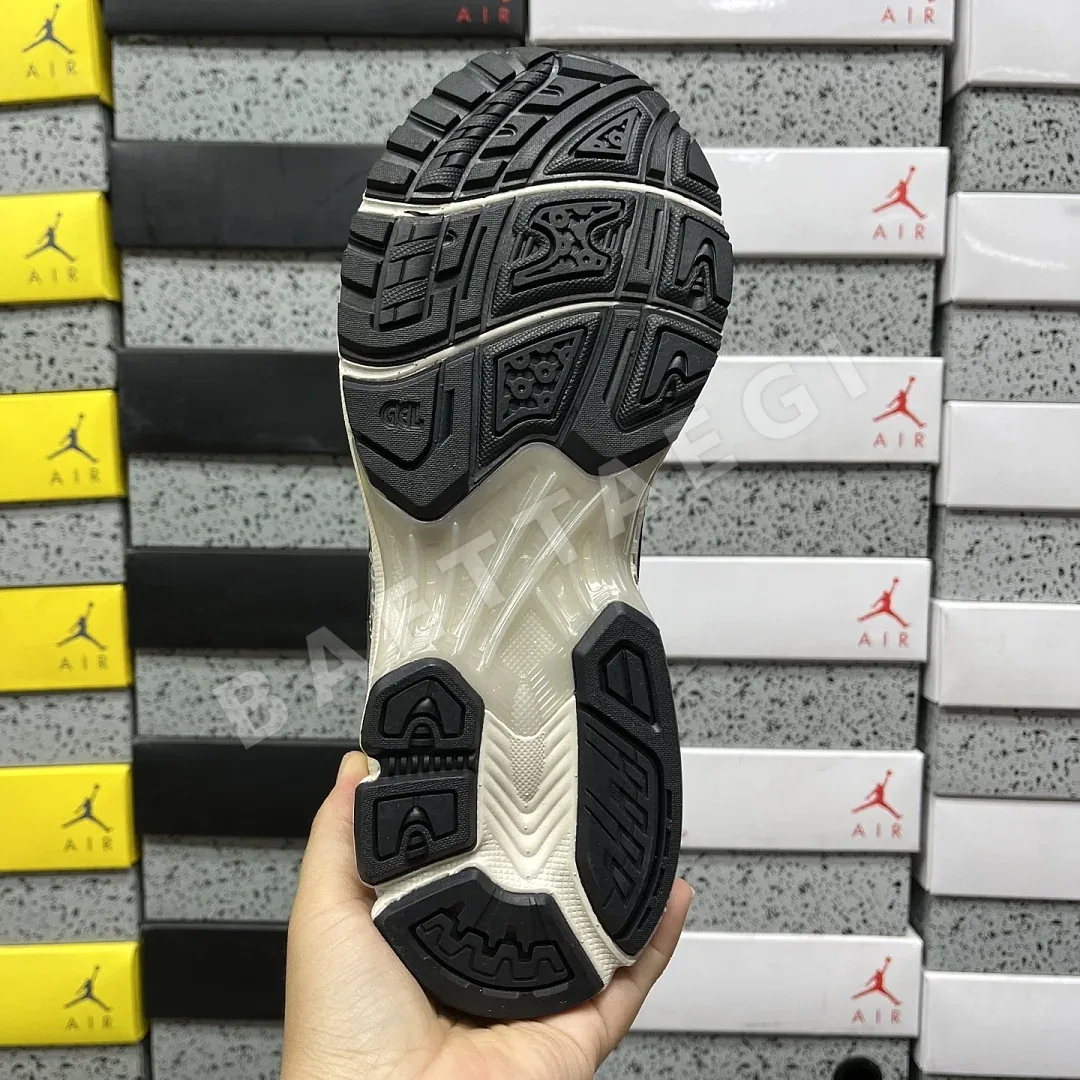 아식스 [TOP] 젤 카야노 14 1201A935-001 200411 Asics Gel-Kayano 14 Black Glacier Grey 상세 이미지 6