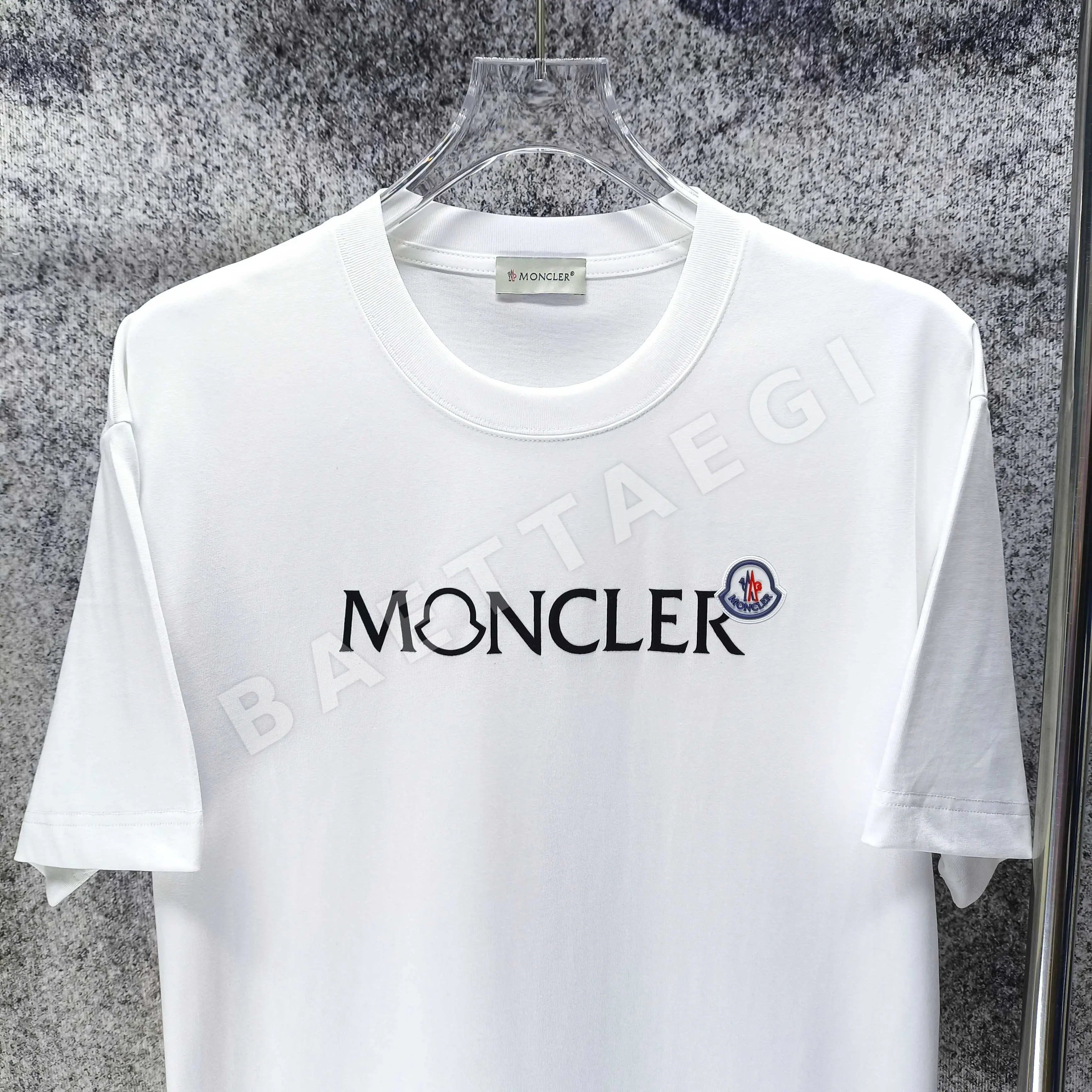 몽클레르 플로키 가공 실리콘 패치 반팔 티셔츠 상세 이미지 3