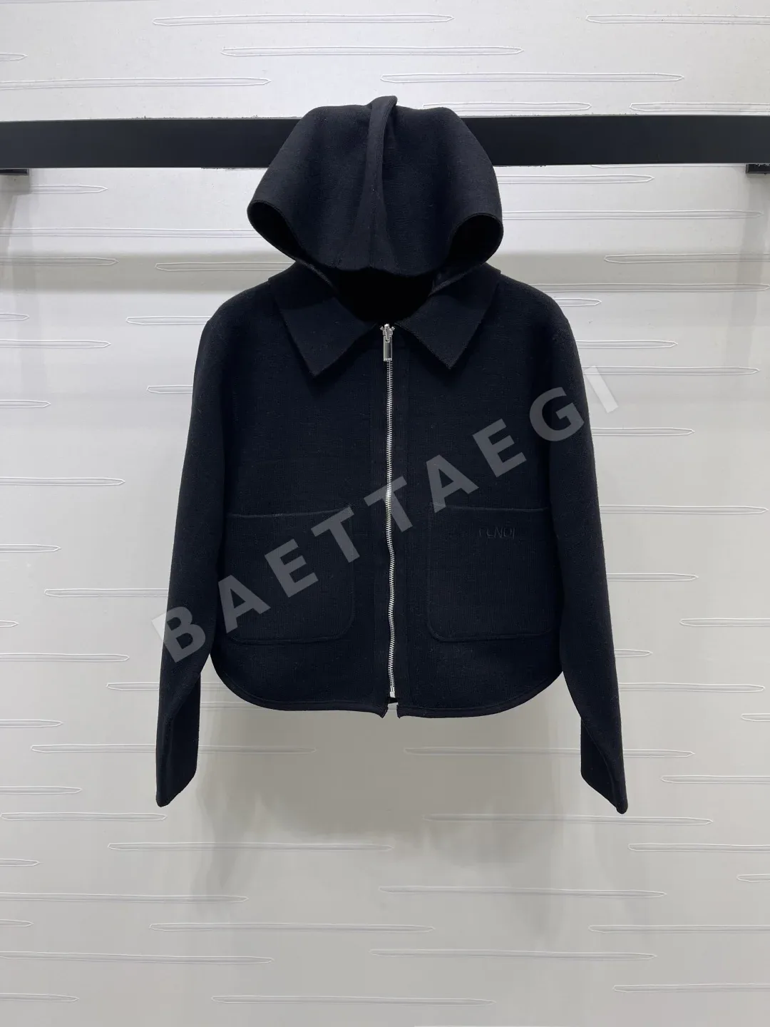 펜디 리버시블 울 라펠 숏 자켓 153657