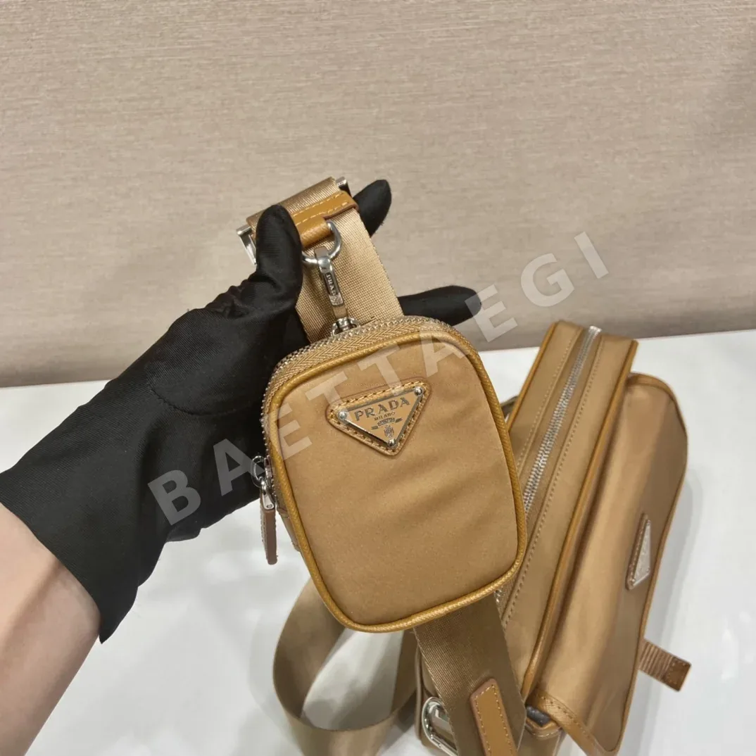 프라다 나일론 메신저백 상세 이미지 7