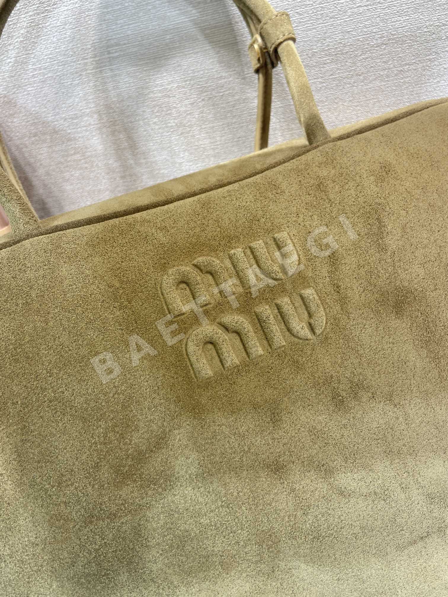 미우미우 스웨이드 라지 볼링백 5BB117 상세 이미지 7