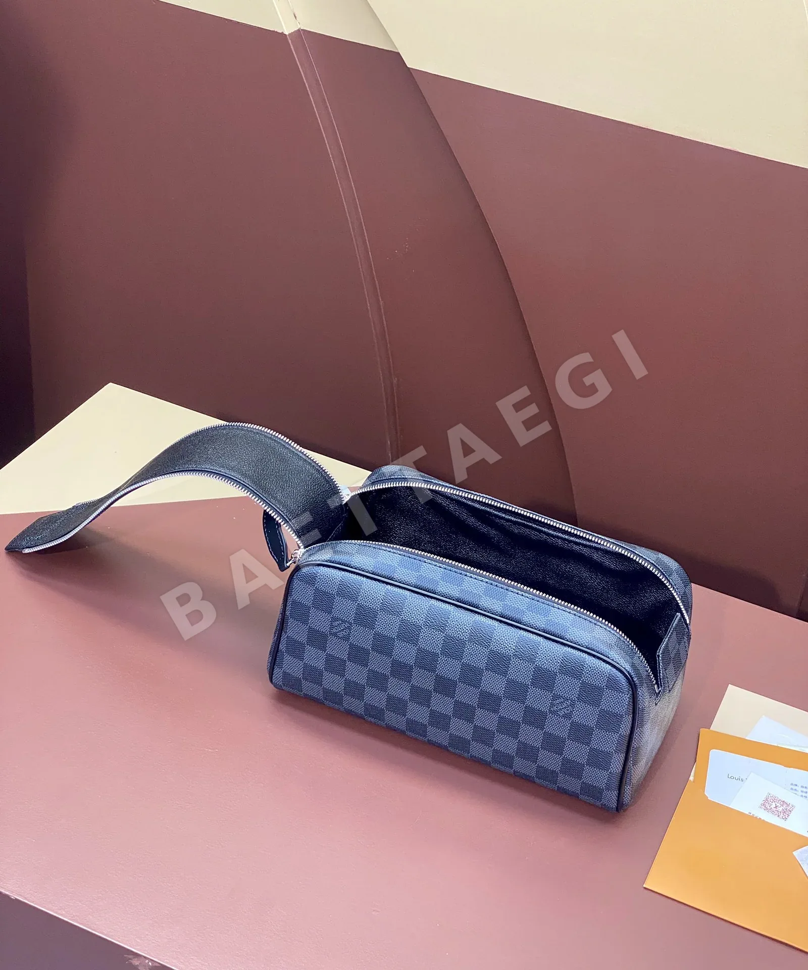 루이비통 N44494 블랙 체크 무늬 (화장품 가방) 대형 토일렛 가방 상세 이미지 3