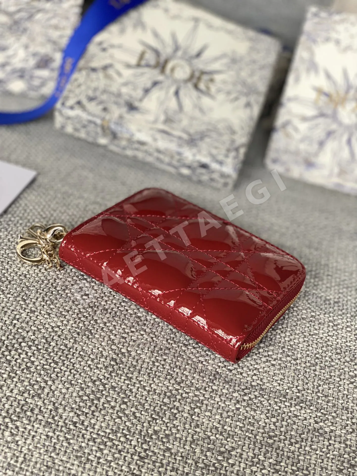 디올 레이디 보야주르 페이턴트 지갑 상세 이미지 4