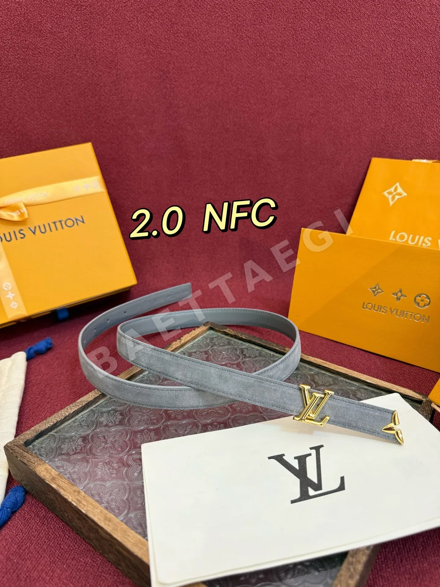 루이비통 LV 이니셜 골드 플라워 장식 스웨이드 벨트 상세 이미지 2