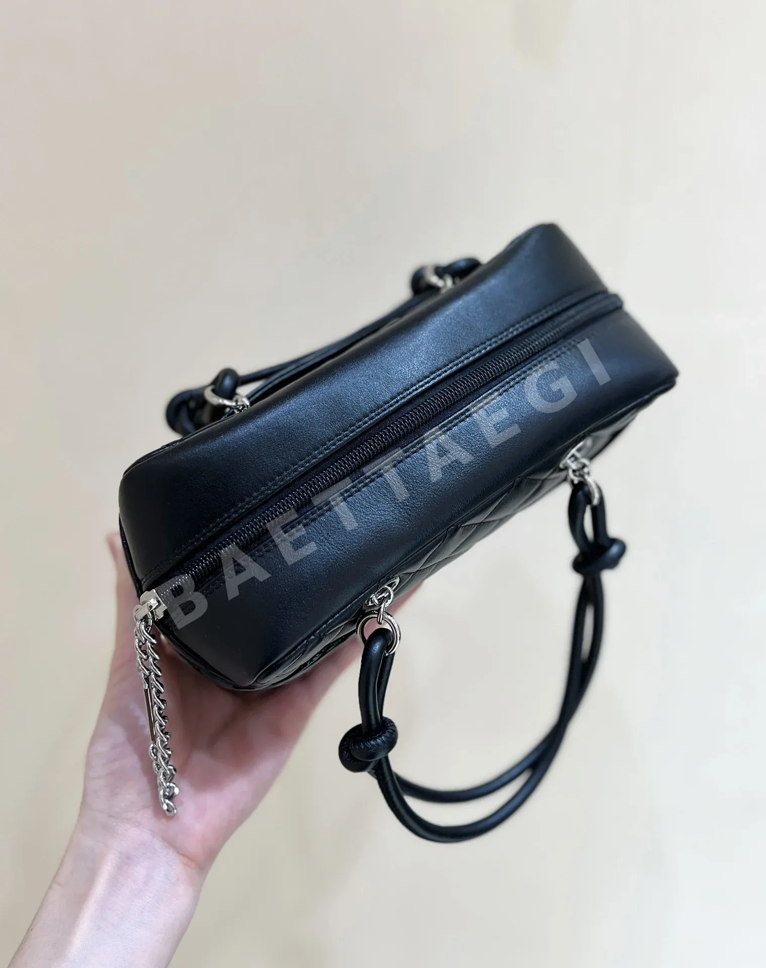 샤넬 캉봉 필로우 클래식 가방 상세 이미지 4