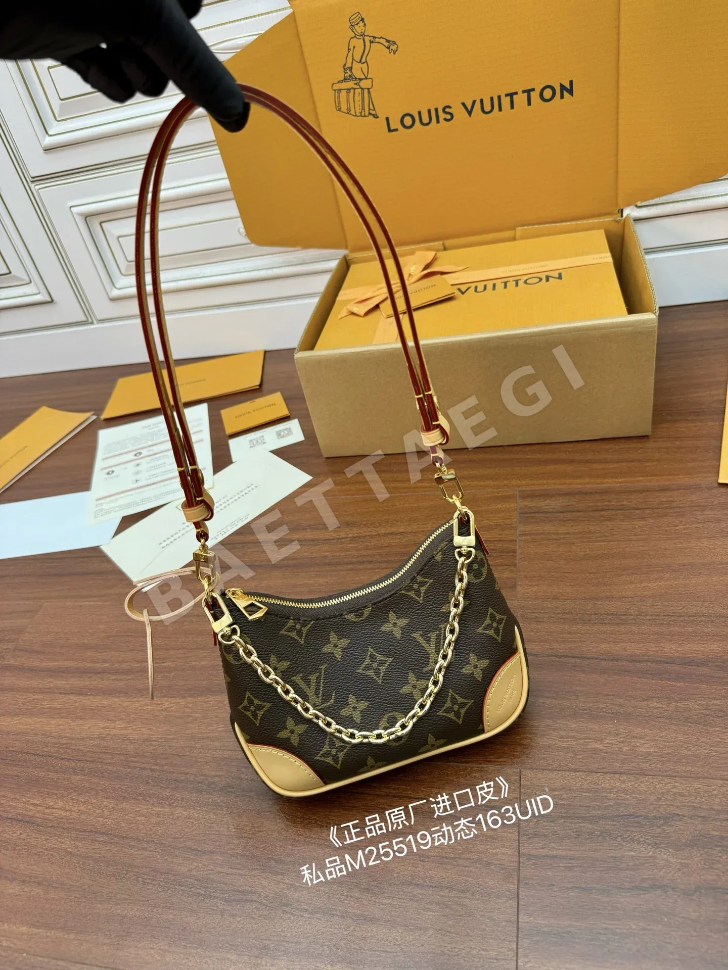 루이비통 M25519 가죽 백 상세 이미지 2