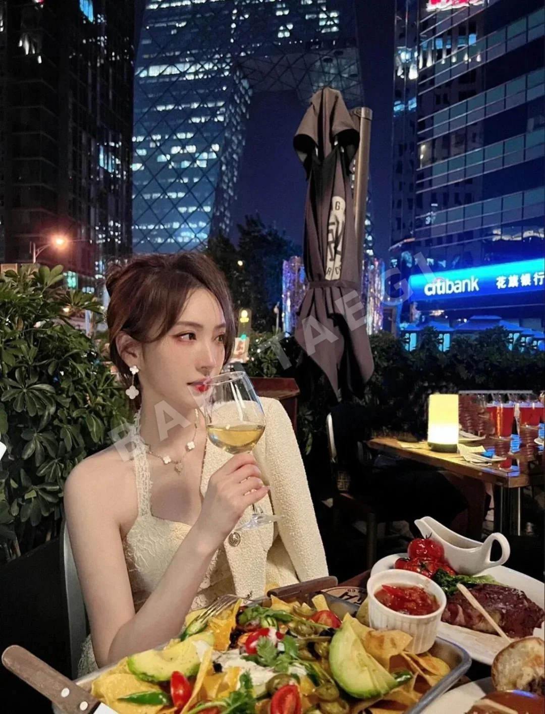 반클리프앤아펠 화이트 마더오브펄 클로버 더블 플라워 귀걸이 상세 이미지 11