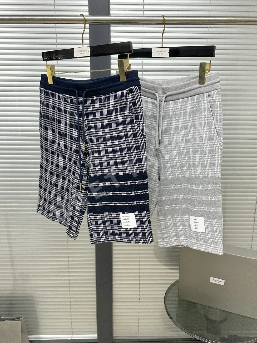 톰브라운 4바 스트라이프 자카드 하운드투스 체크 반바지 상세 이미지 5