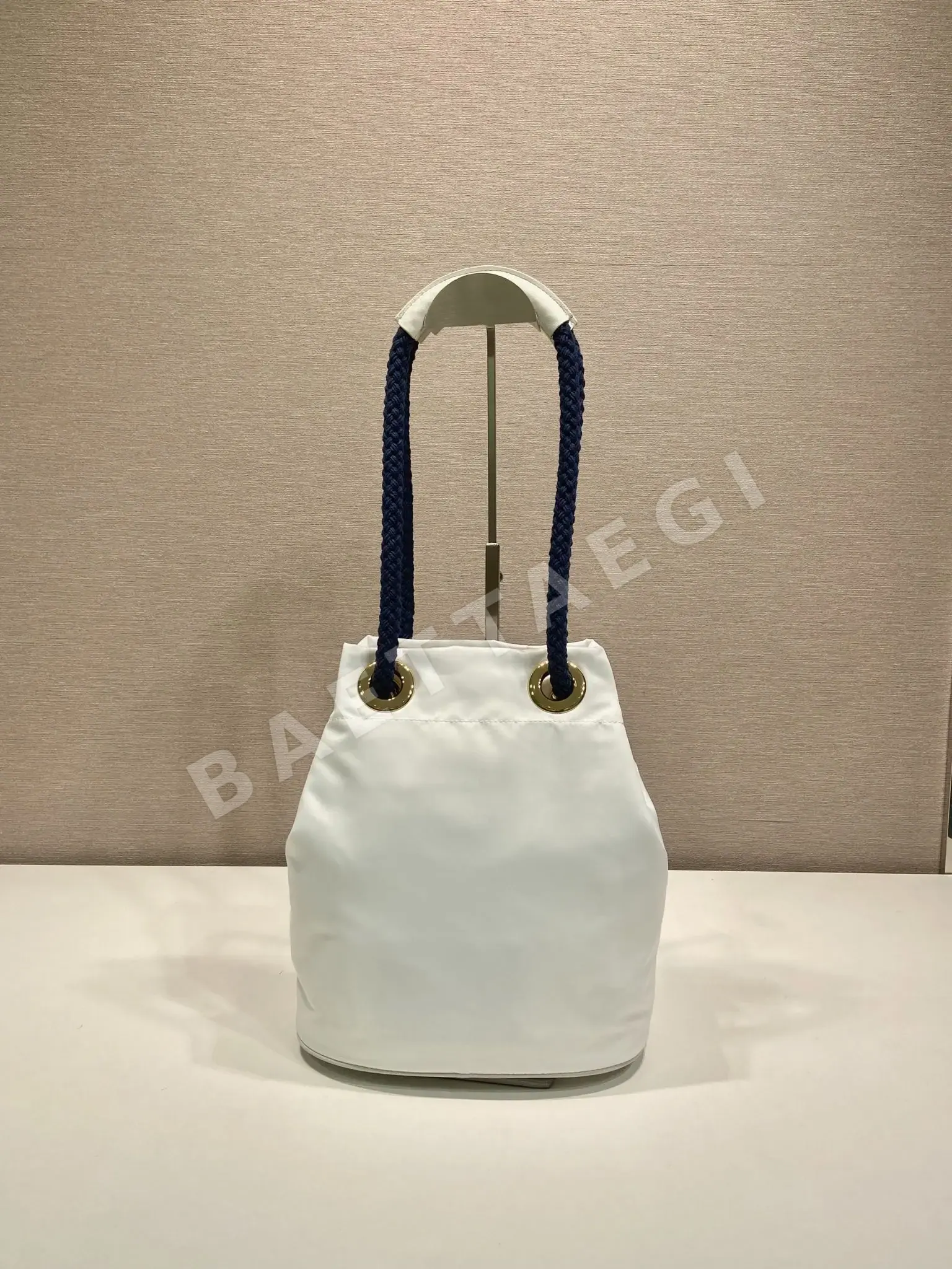 프라다 리나일론 카프스킨 버킷백 1BE082 상세 이미지 4
