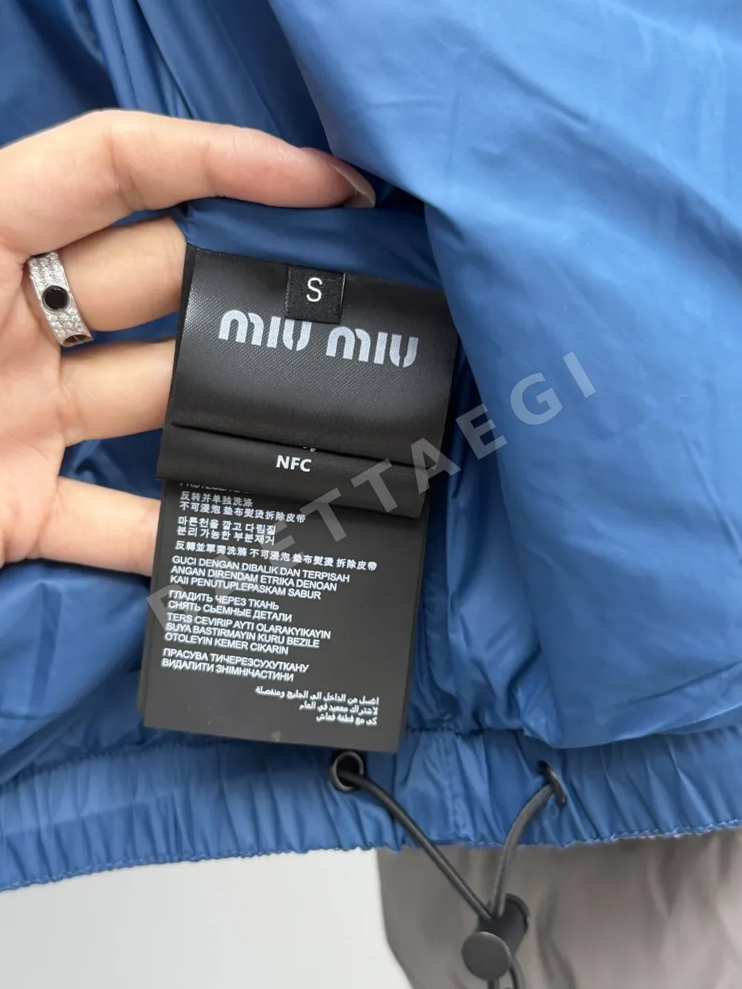 미우미우 그레이 후드 크롭 패딩 점퍼 상세 이미지 7