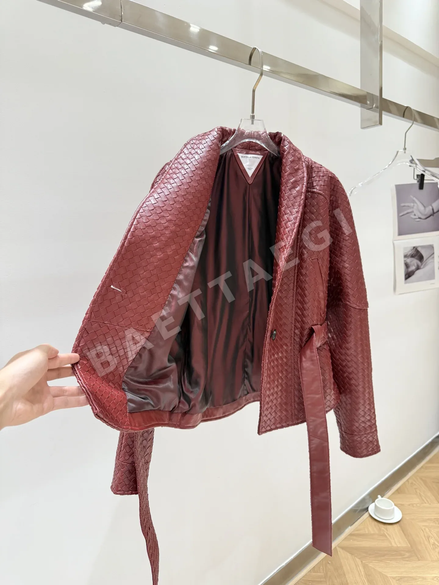 보테가베네타 램스킨 오프숄더 여성 자켓 상세 이미지 7
