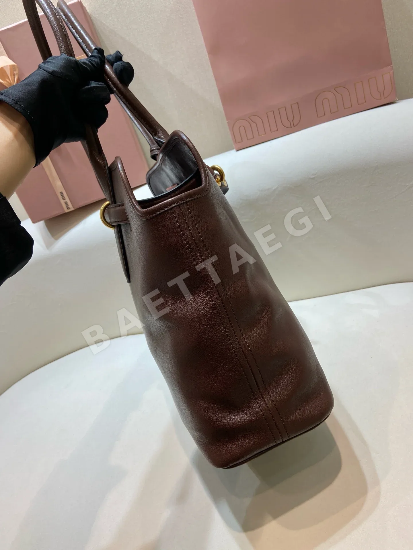 미우미우 아반투르 가죽 숄더백 5BG291 상세 이미지 5