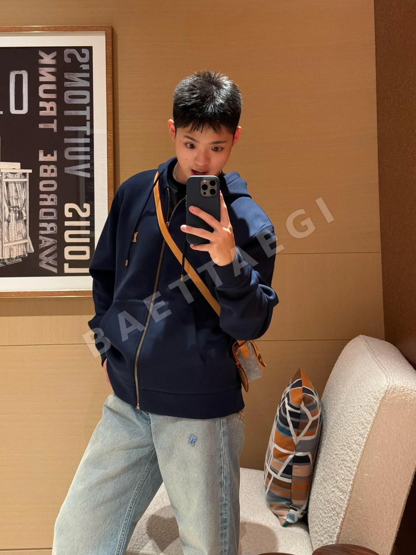 루이비통 LV 로고 집업 파커 남성 자켓 상세 이미지 17
