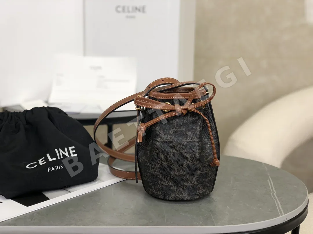 셀린느 트리옴프 미니 버킷백 86265