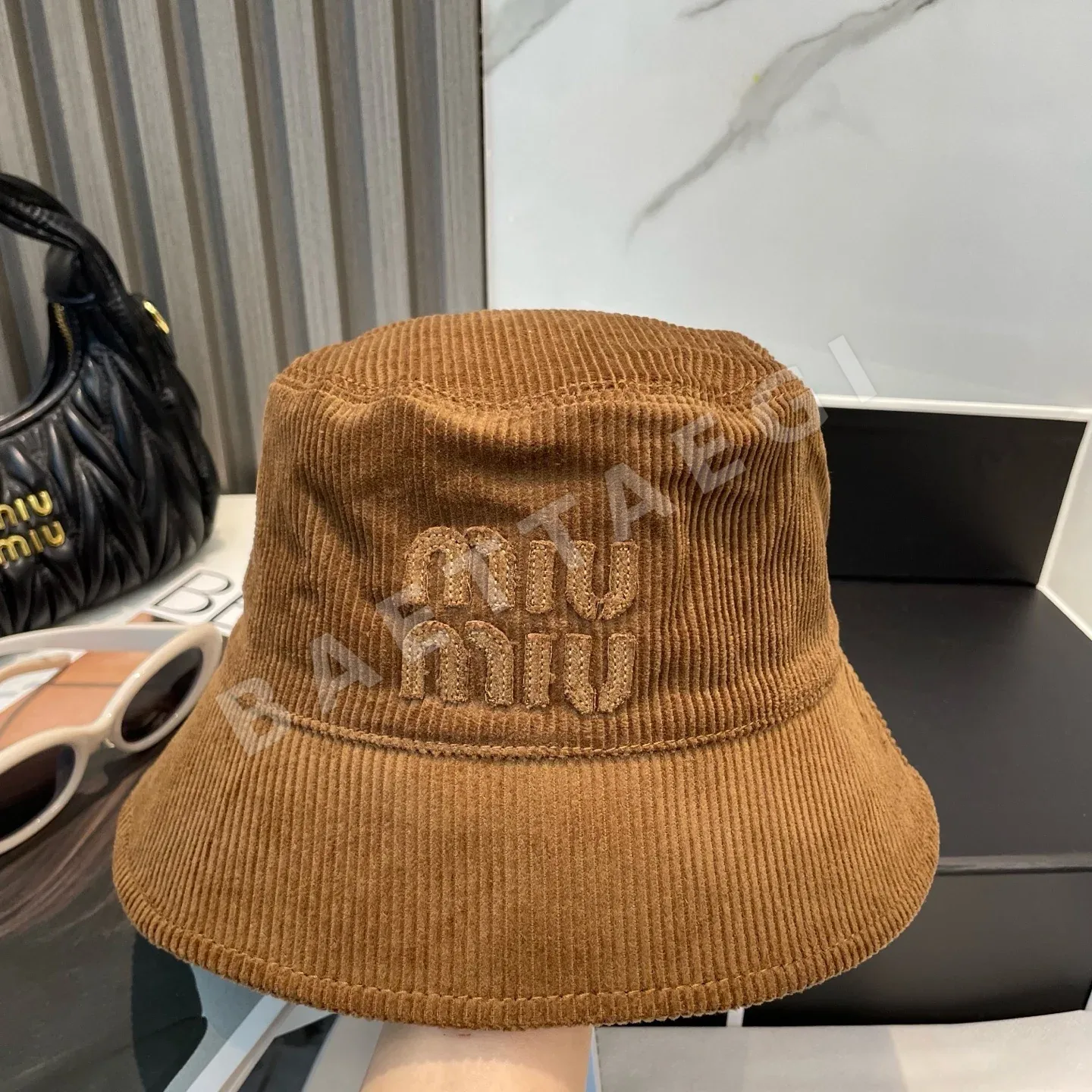 미우미우 코듀로이 피셔맨 캡 81321
