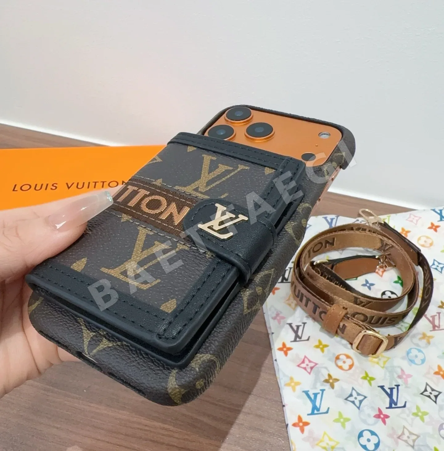 루이비통 LV 웨빙 크로스바디 카드홀더 폰 케이스 상세 이미지 7