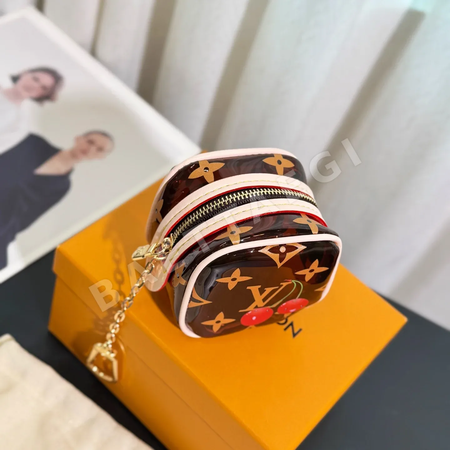 루이비통 체리 모티브 코인 파우치 지갑 상세 이미지 3