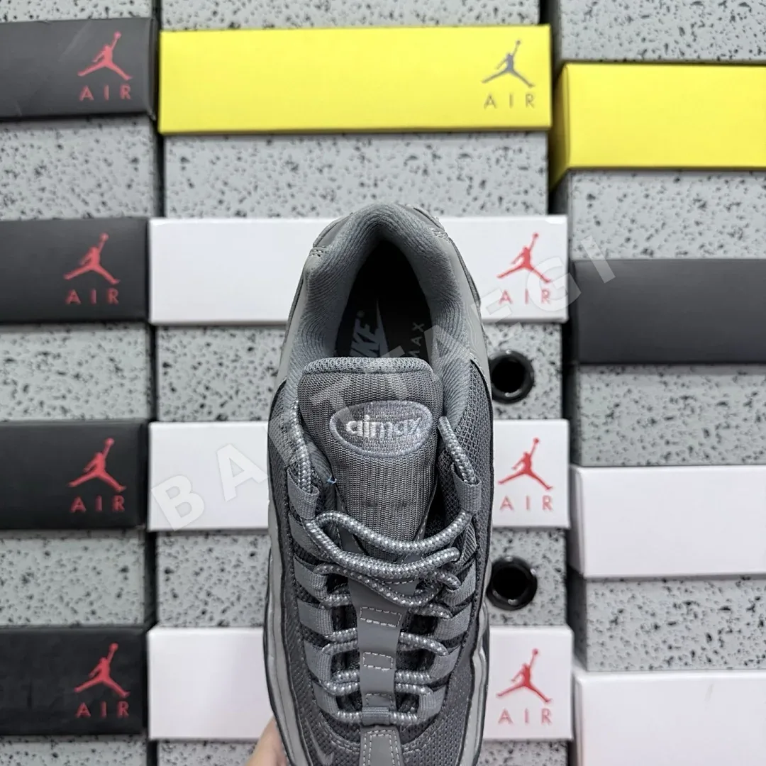 나이키 [XY] 에어 맥스 95 OG IB7682-001 201322 Nike Air Max 95 OG Big Bubble Cool Grey 상세 이미지 9