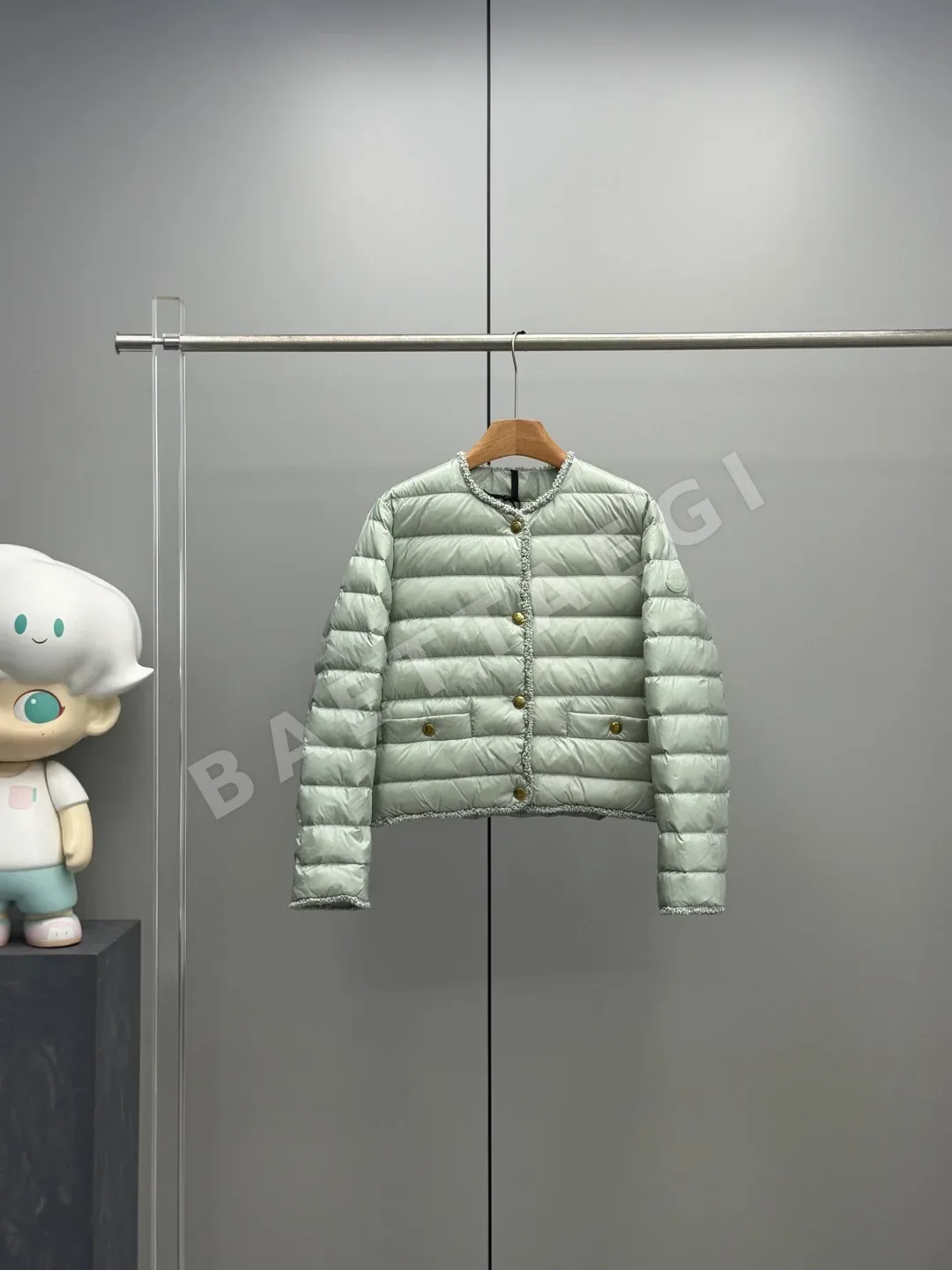 몽클레르 플뢰르 트위드 크롭 경량 여성 패딩 상세 이미지 2