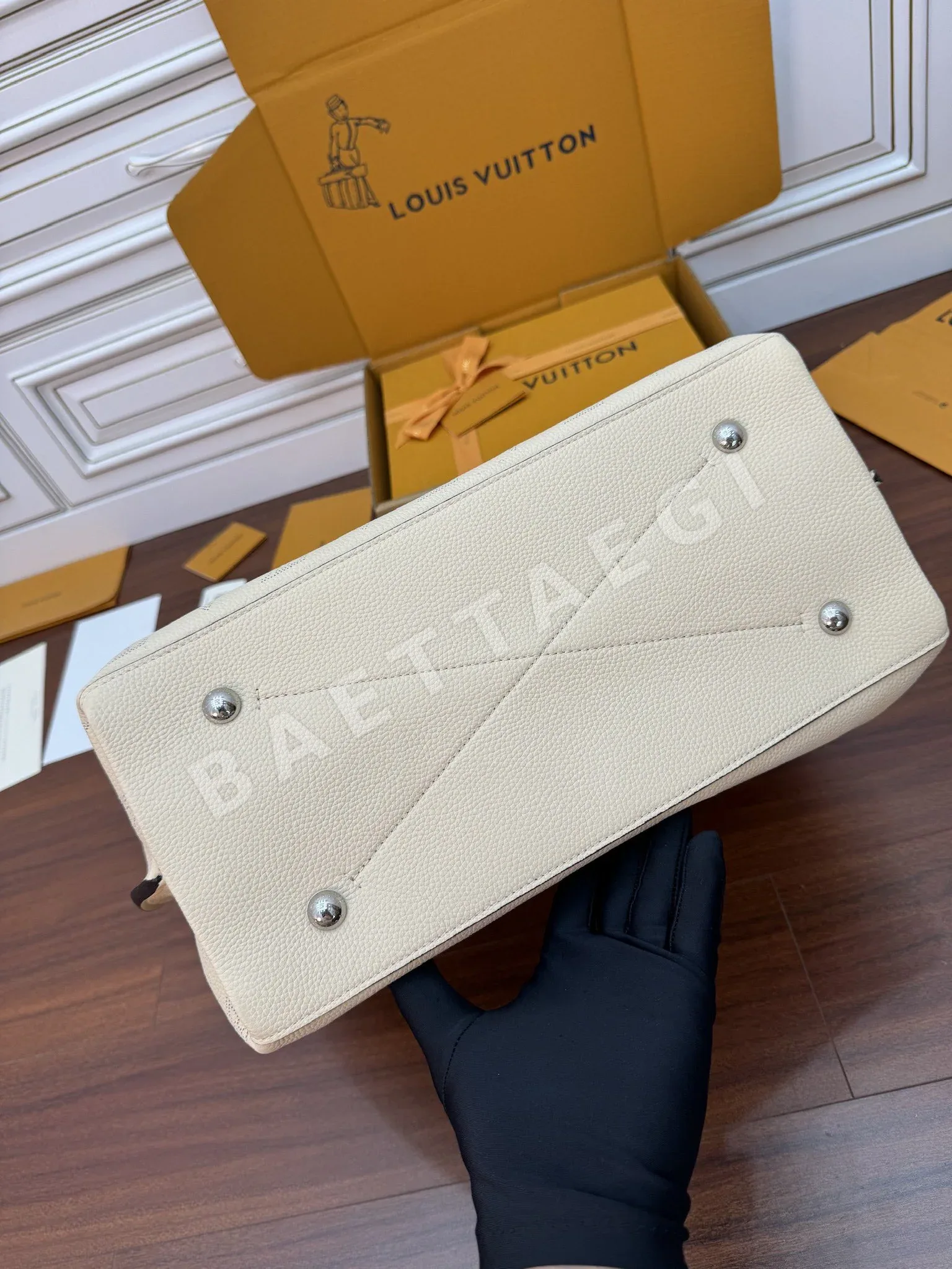 루이비통 M53188 가방 상세 이미지 4