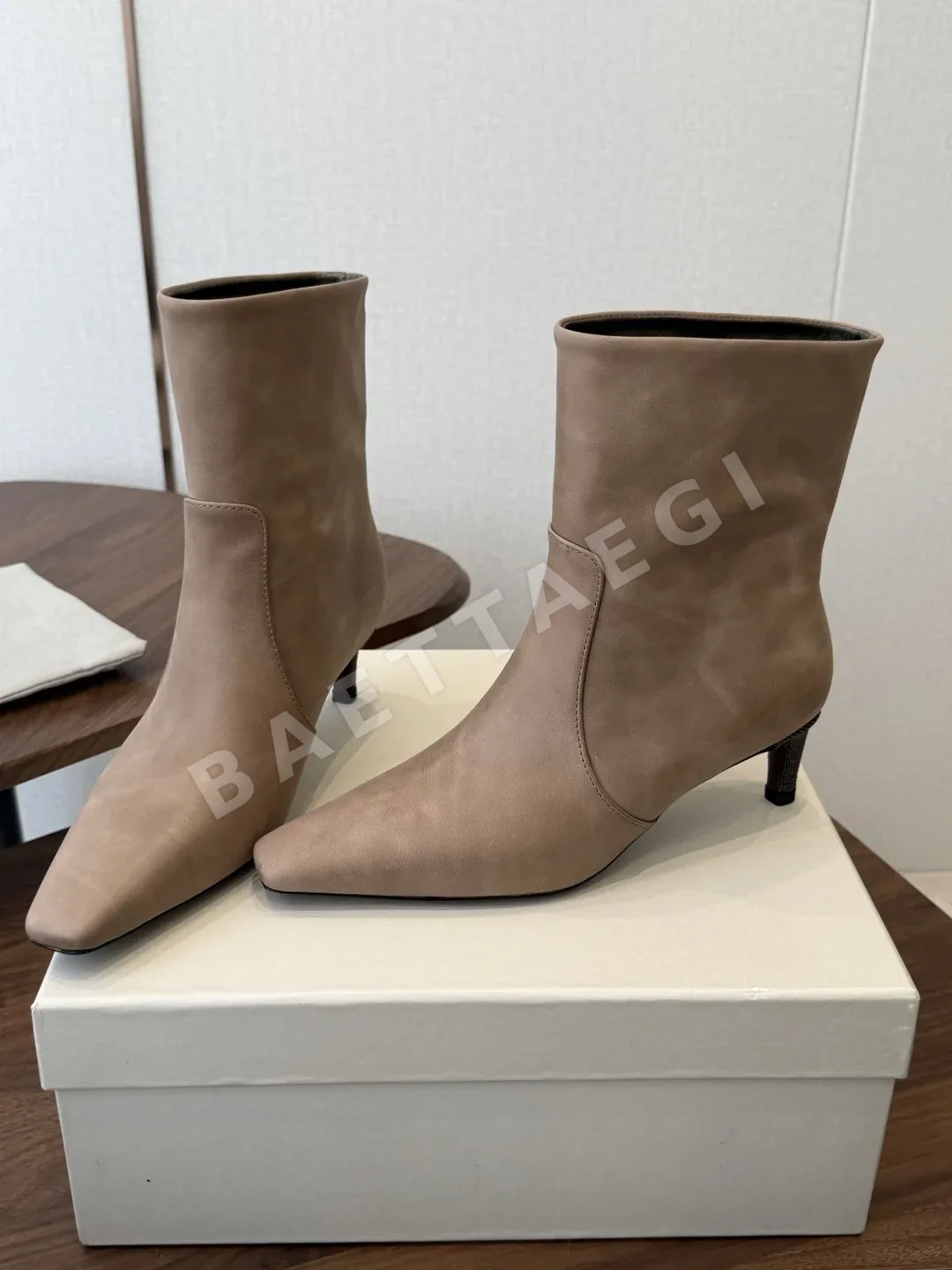 브루넬로쿠치넬리 스틸레토 힐 미드카프 부츠 상세 이미지 3