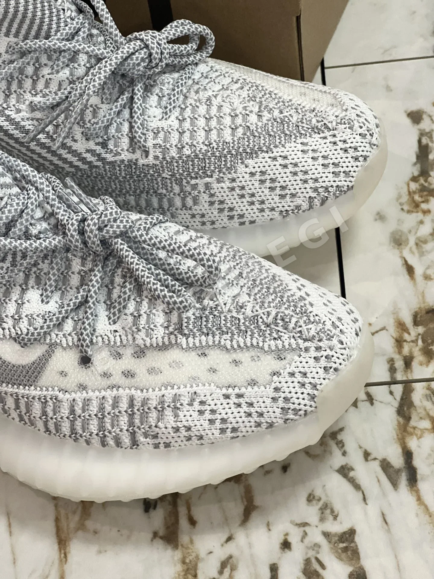 아디다스 YEEZY350 스니커즈 상세 이미지 6