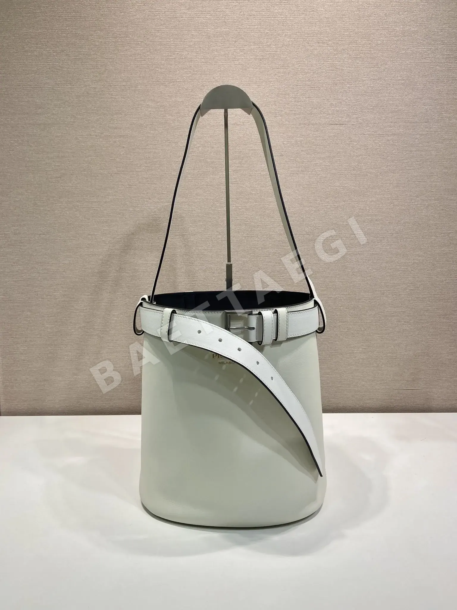 프라다 버킷백 가죽 핸드백 1BE085 67808