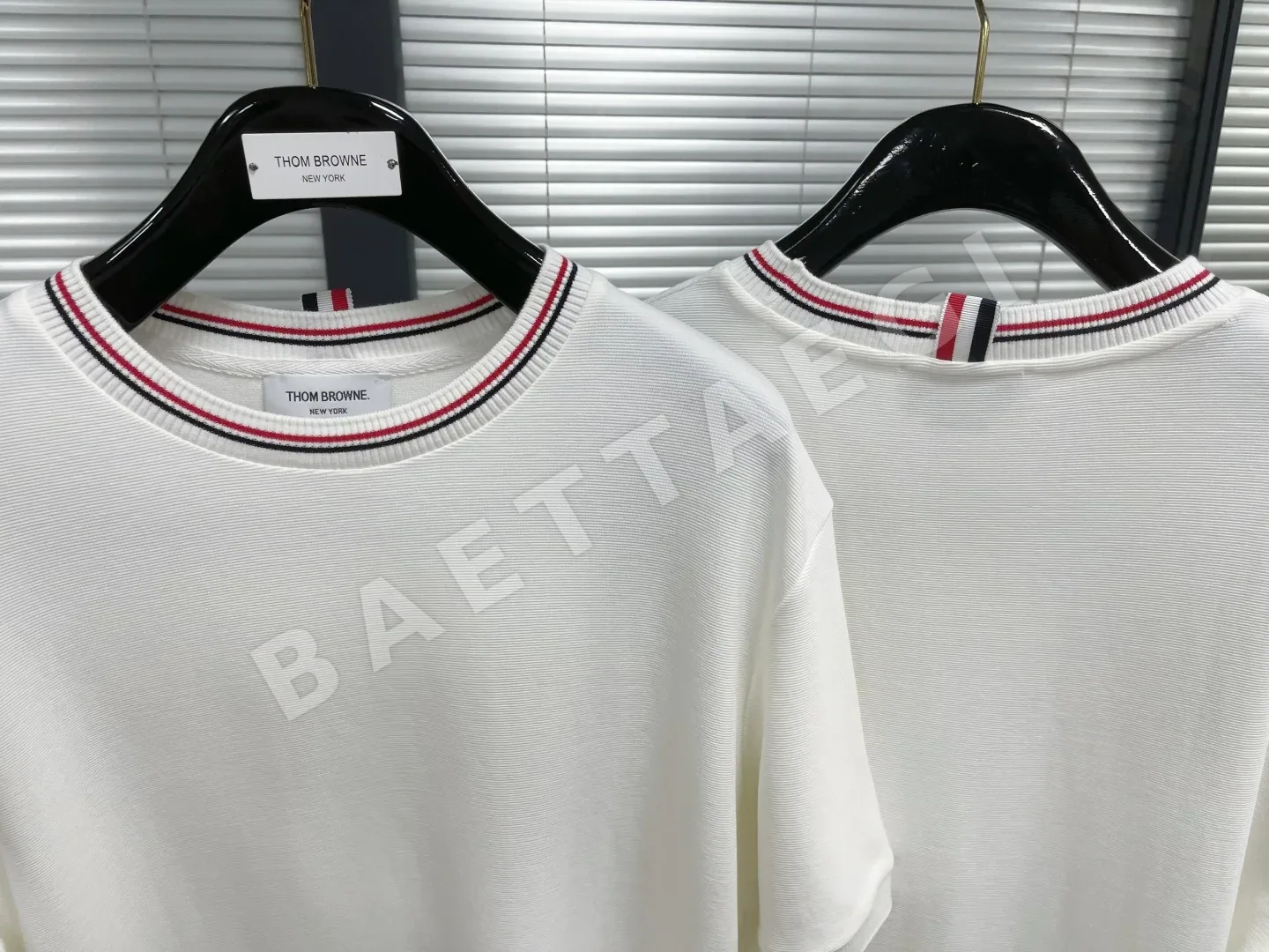 톰브라운 극세사 수면 파문 반팔 티셔츠 상세 이미지 6