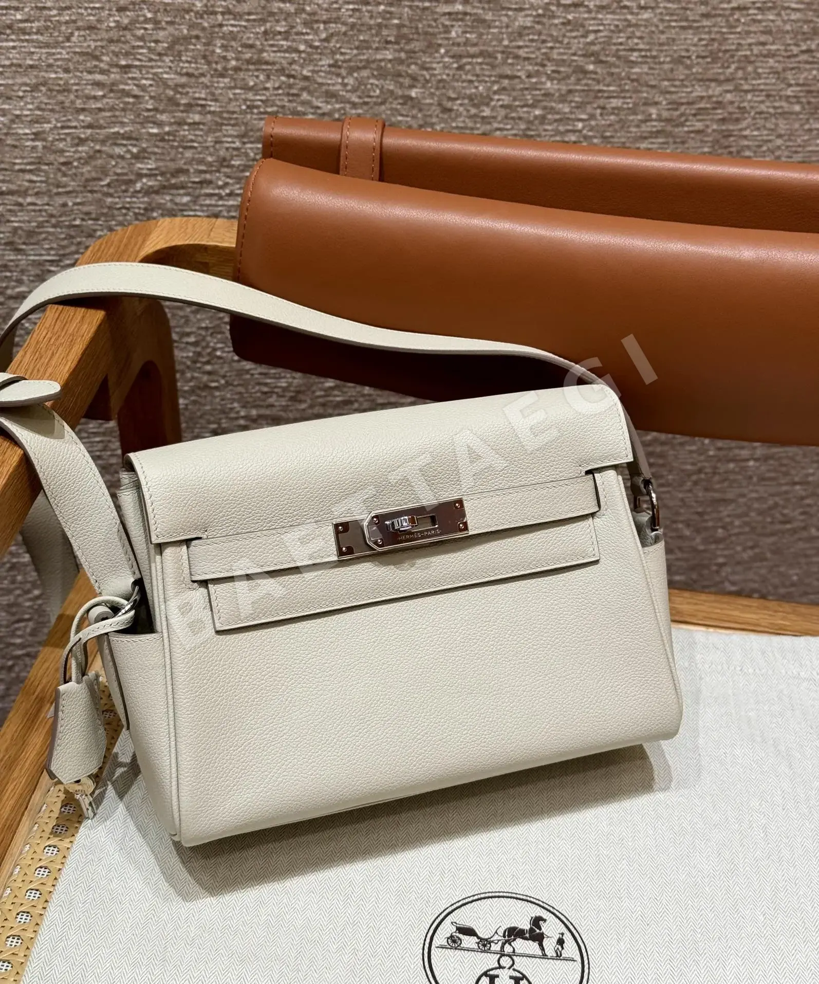 에르메스 켈리 메신저 가방 상세 이미지 2