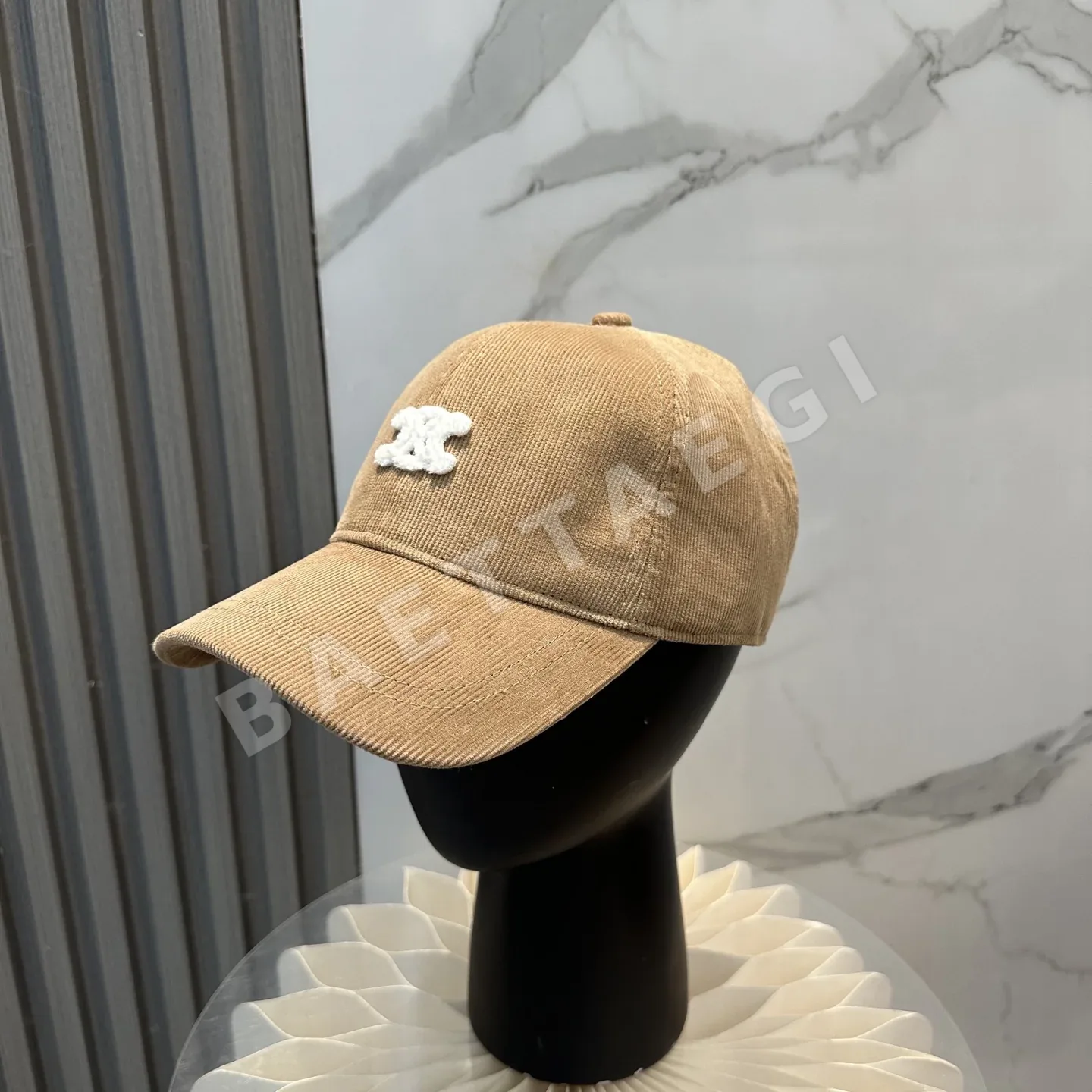 셀린느 개선문 자수 코듀로이 베이스볼 모자 118560