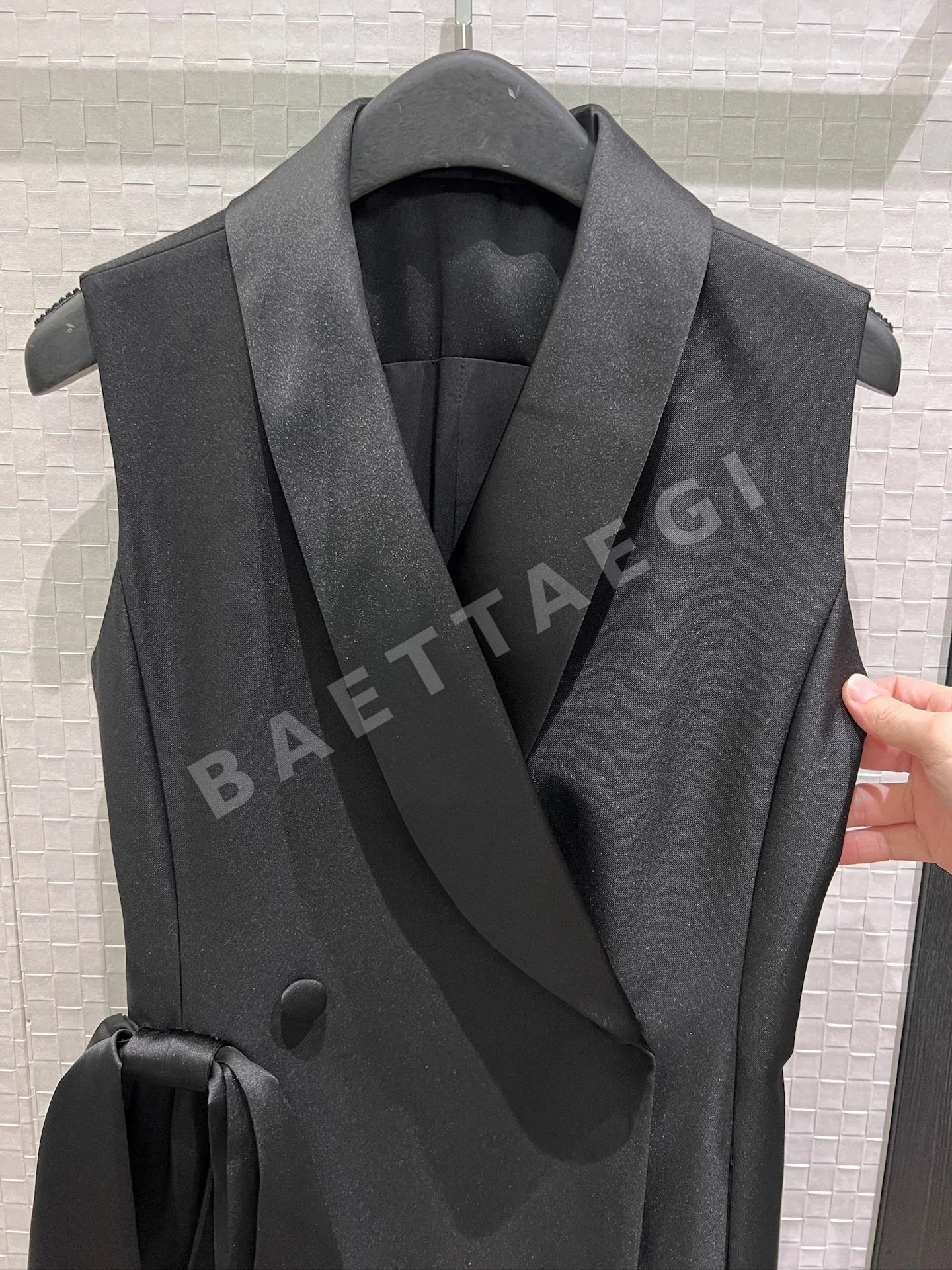 디올 새틴 리본 포인트 더블 버튼 여성 자켓 상세 이미지 5