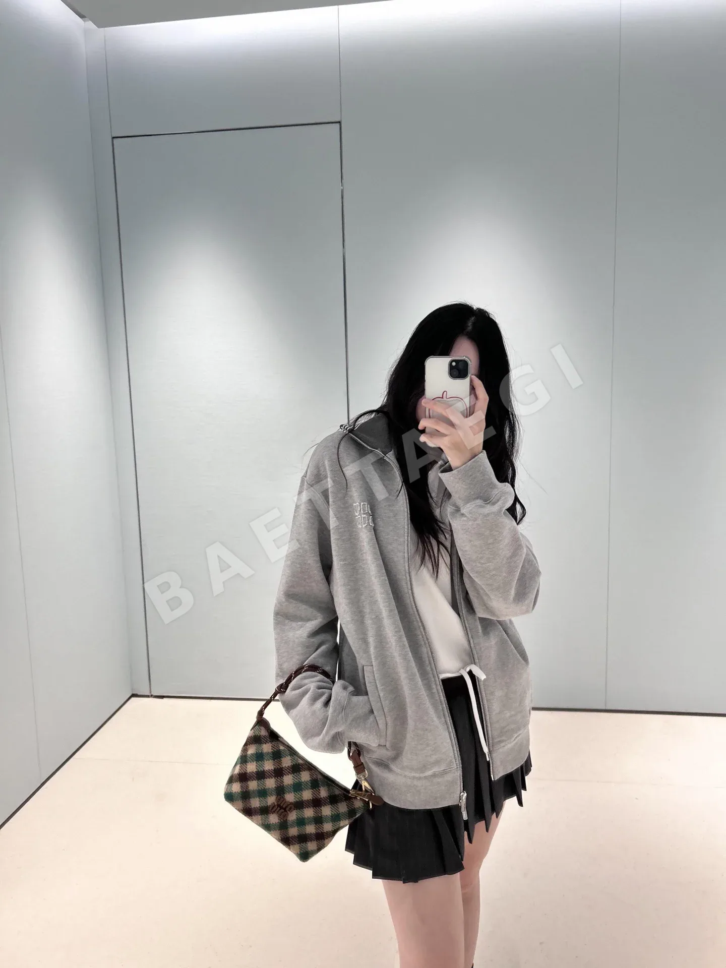 미우미우 레터 자수 캐주얼 풀집업 여성 자켓 상세 이미지 5
