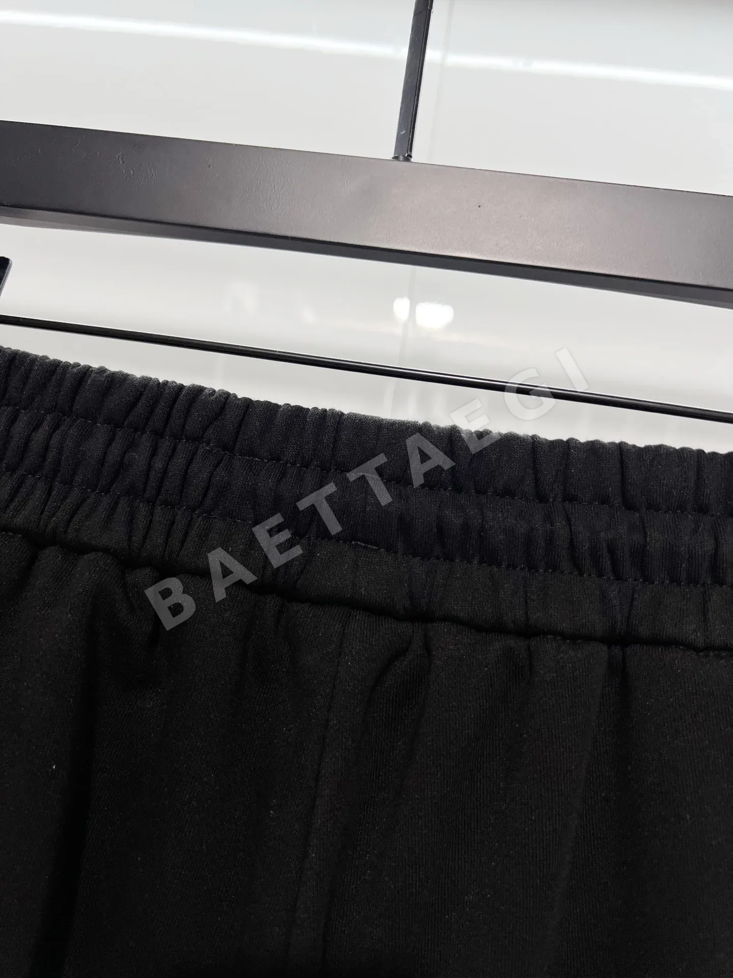 버버리 호스 자수 로고 남성 반바지 상세 이미지 9
