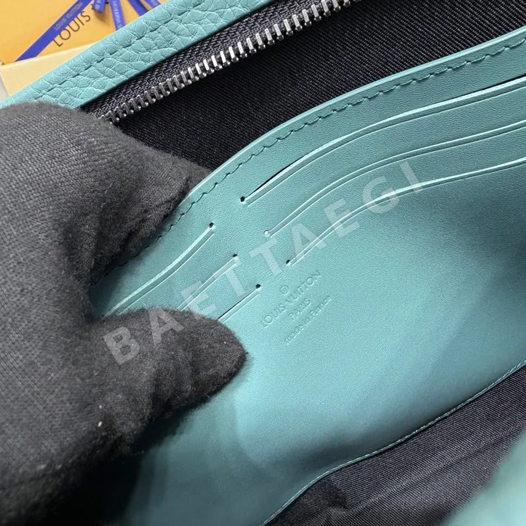 루이비통 모노그램 에클립스 POCHETTE VOYAGE 미디엄 핸드백 M61692 상세 이미지 8