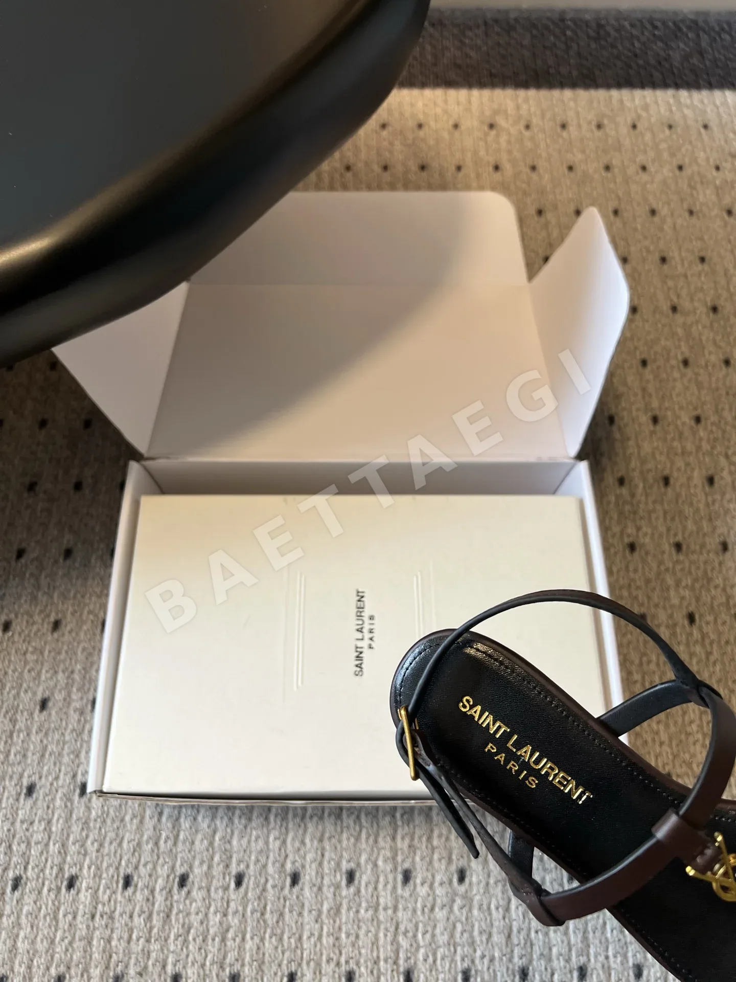 생로랑 YSL 버클 비치 샌들 상세 이미지 8