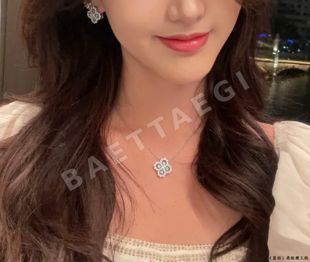 해리윈스턴 블루 다이아몬드 네 잎 클로버 목걸이 71744