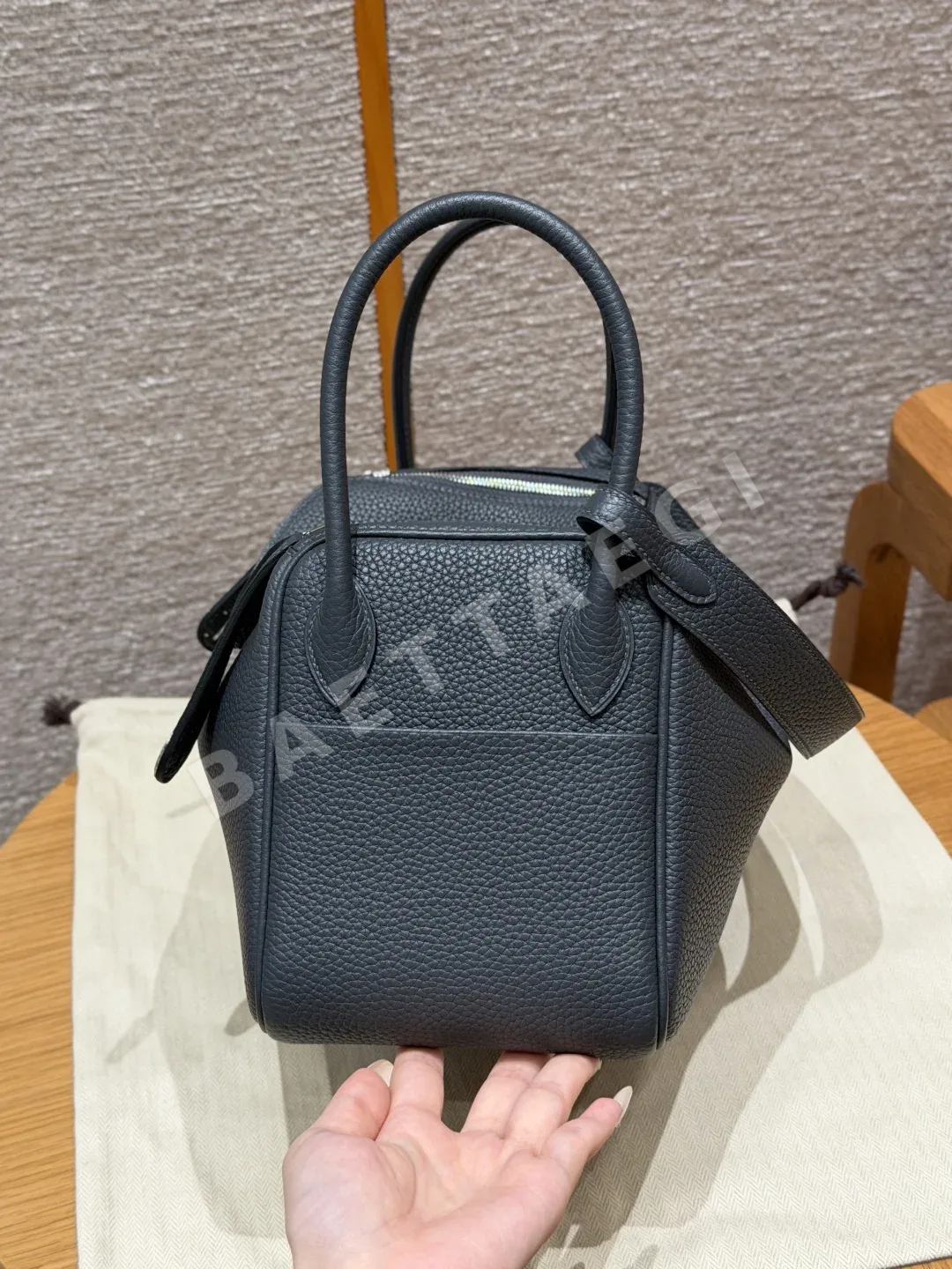 에르메스 린디 26 가죽 가방 상세 이미지 4