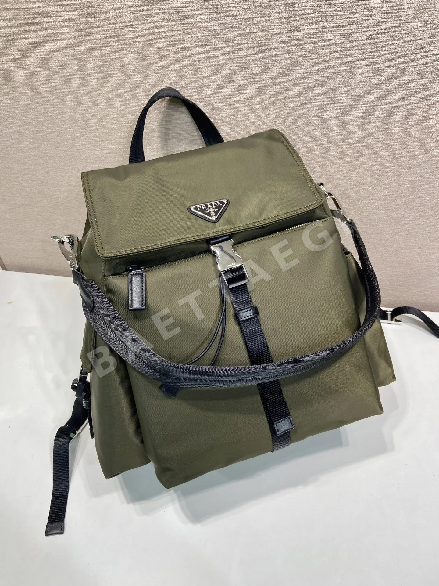프라다 Explore 멀티포켓 백팩 2VZ118 상세 이미지 2