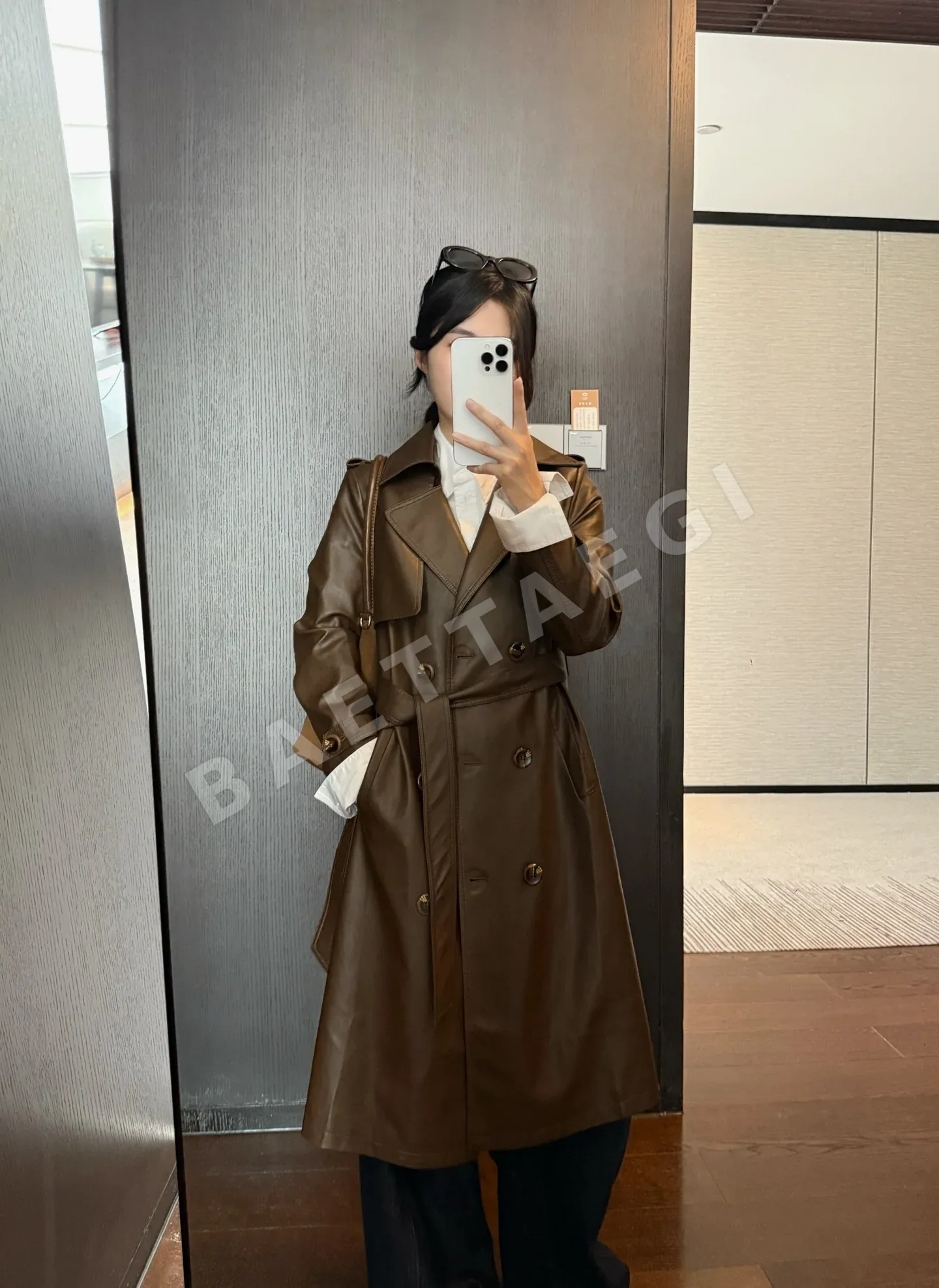 버버리 켄싱턴 가죽 트렌치 코트 자켓 78247