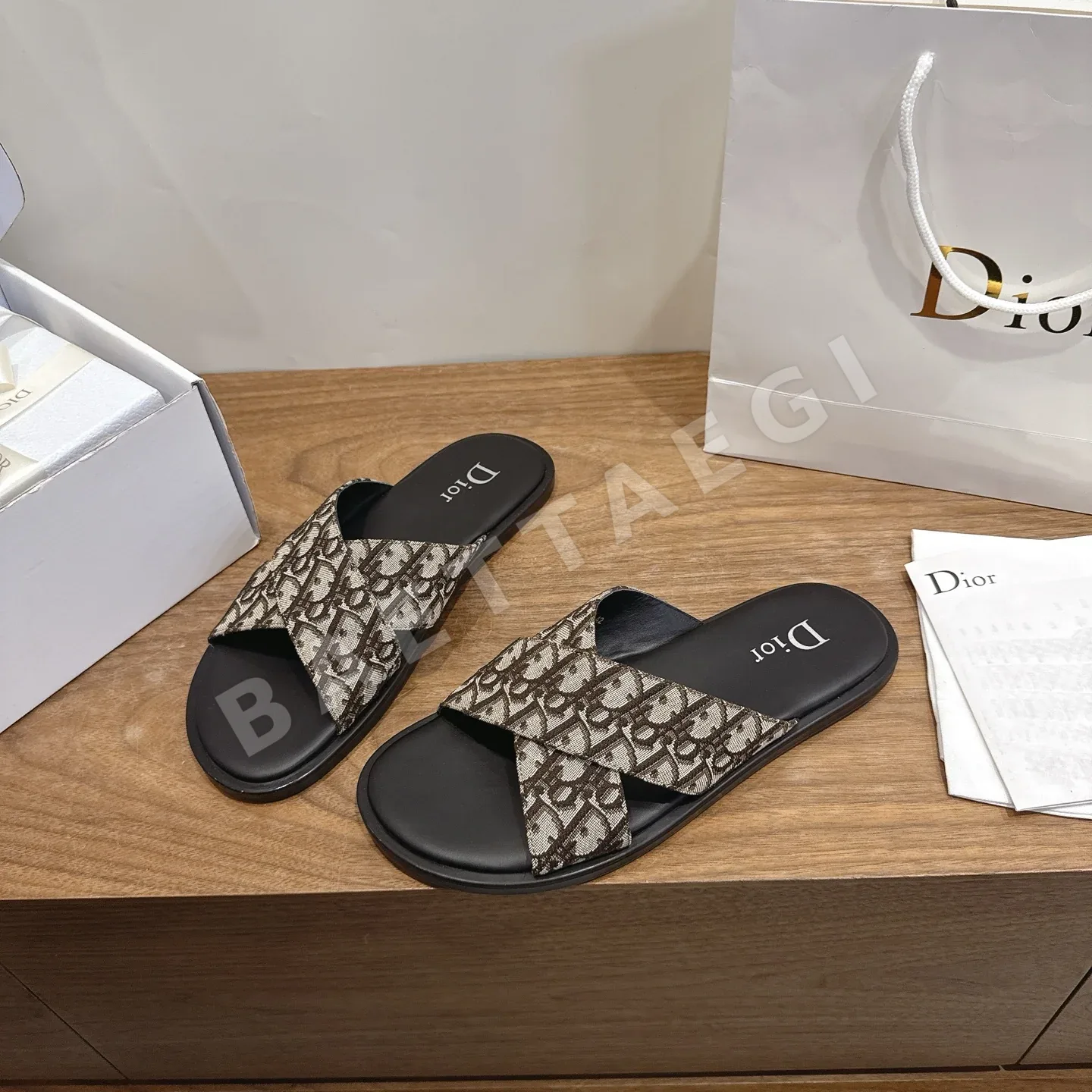 디올 CD 로고 모노그램 패턴 남성 샌들 상세 이미지 3
